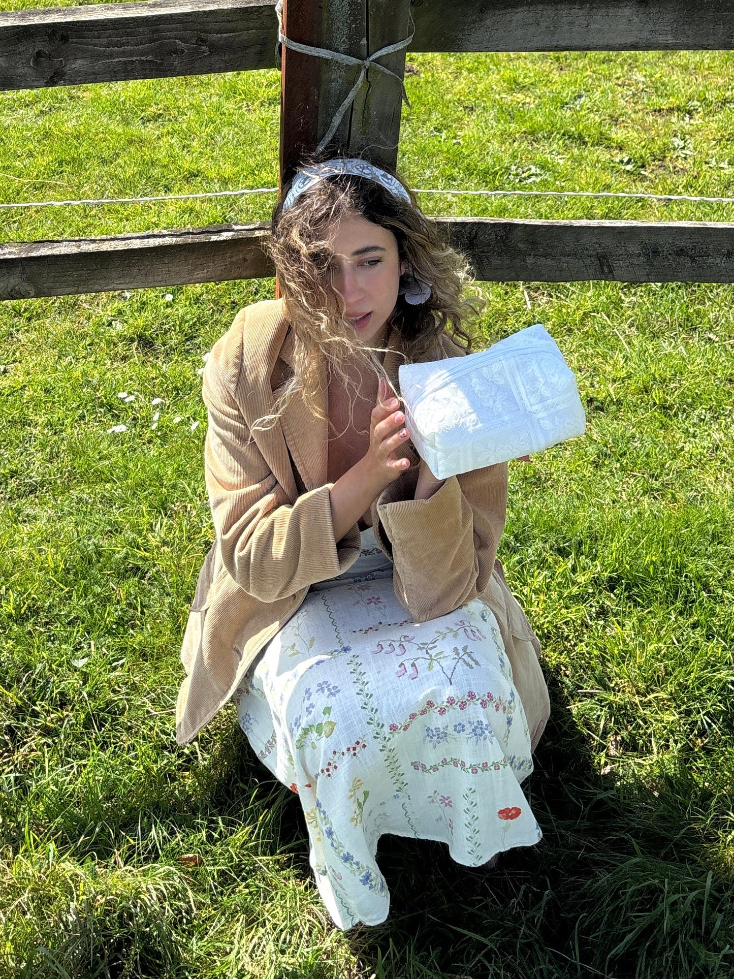 Spring White Lace Embroidered 🤍 (limited edition) Small pouch