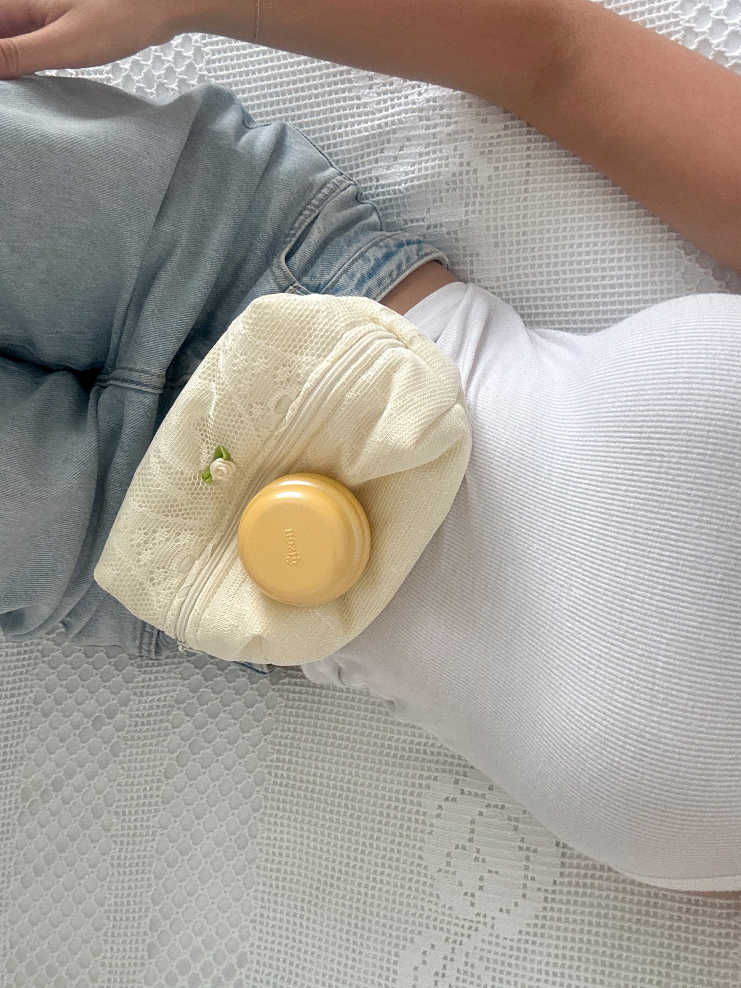 حقيبة صغيرة من الدانتيل الأصفر الزبدي 💛